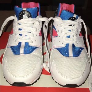 Nike Huaraches size 6Y